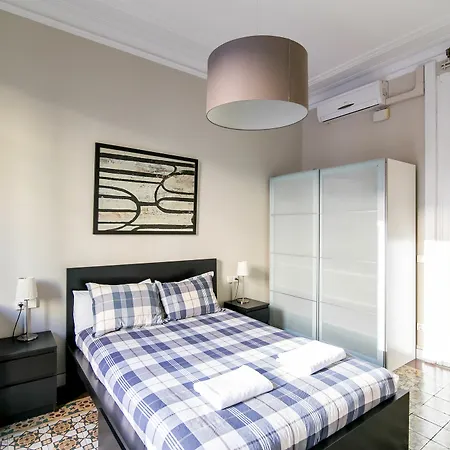Placa Universitat Appartement